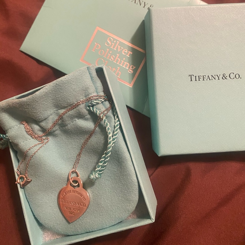 Tiffanys heart pendant necklace